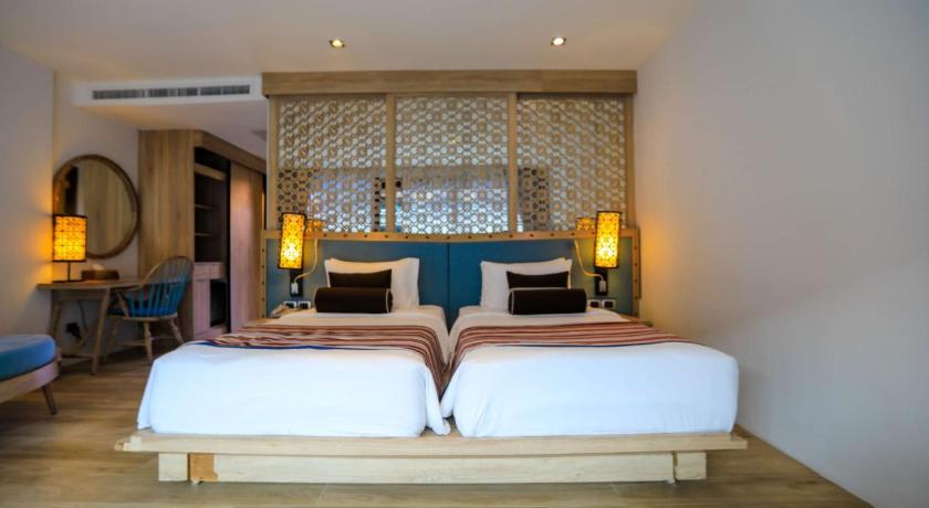 Image of Deluxe Pool Access Twin Bed 11
