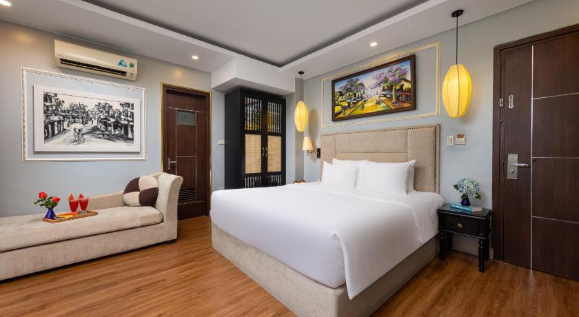 Image of Suite with Balcony 2