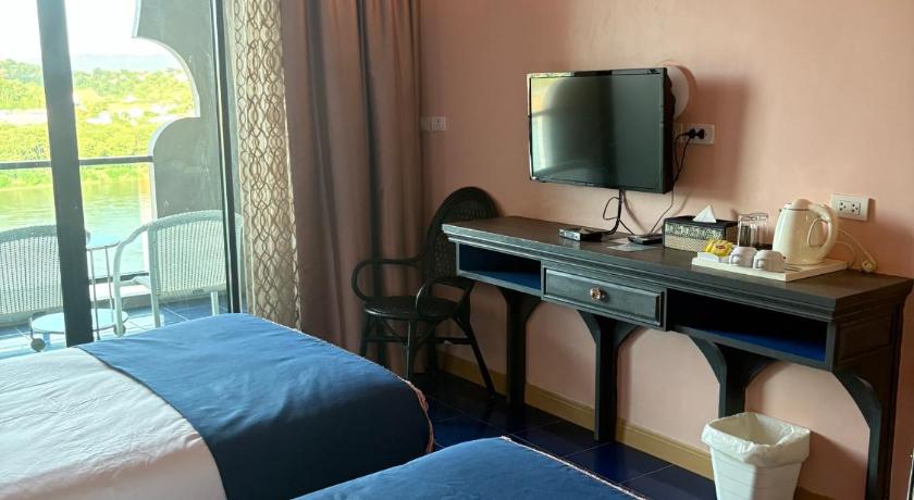 Image of Deluxe River View Twin Room with Balcony 12