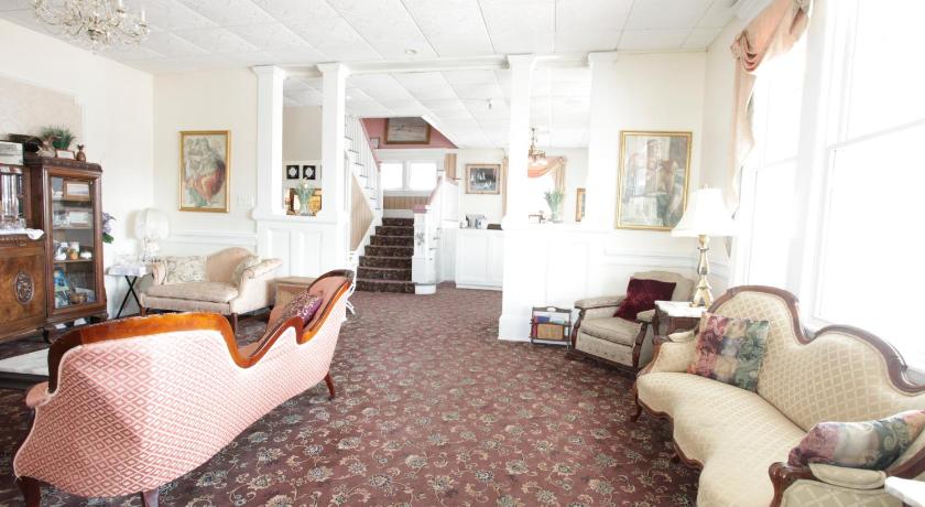 Hotel Macomber photo