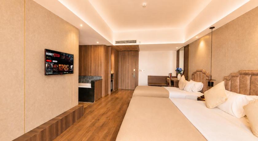 Image of Suite Family Room 6