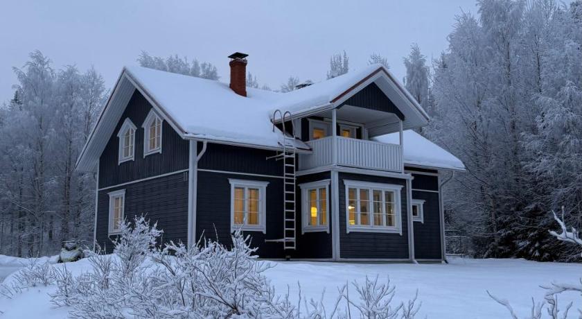 Treeline Cottage