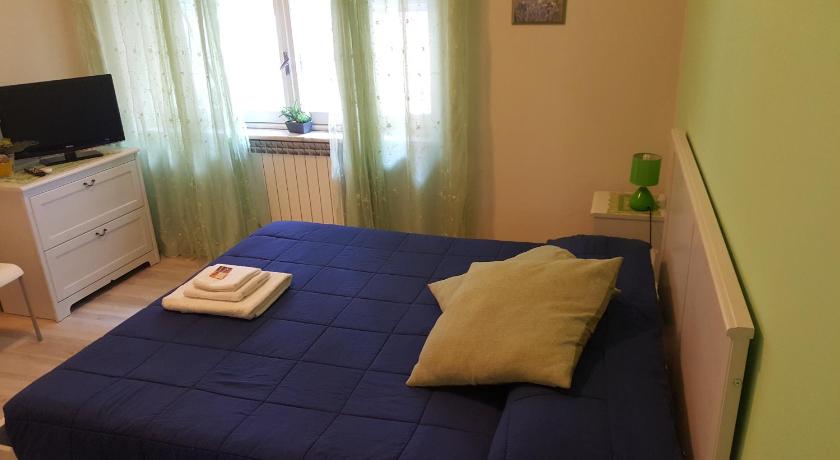 Image of Double Room with Private External Bathroom 1
