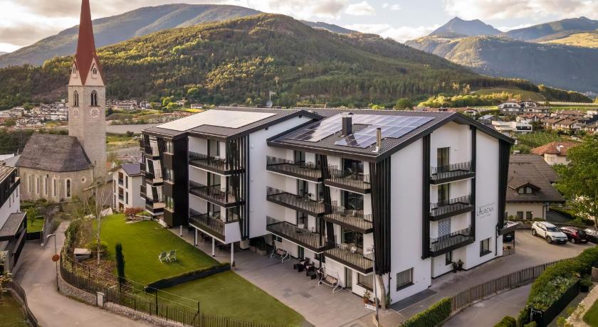 Laurena Aparthotel near Brixen