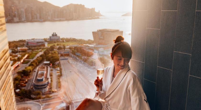 Ảnh của Cool Corner Room, Guest room, 1 King, Partial harbor view, Corner room 4