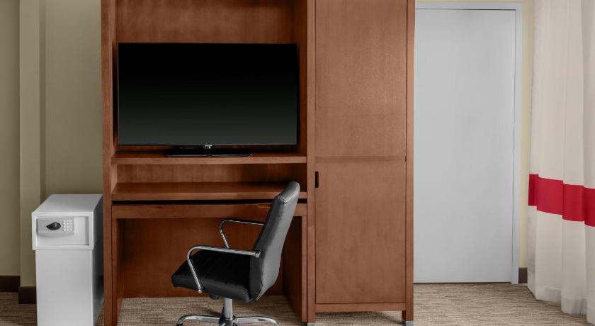 Queen Room with Roll-in Shower - Mobility and Hearing Accessible fotója 4