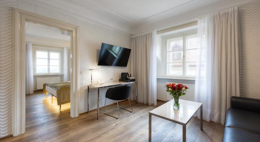 Image of Suite with City View 4