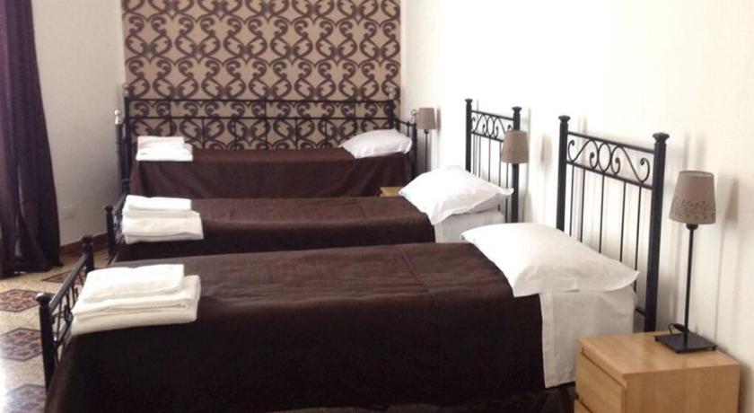 Image of Bed in 6-Bed Female Dormitory Room 1