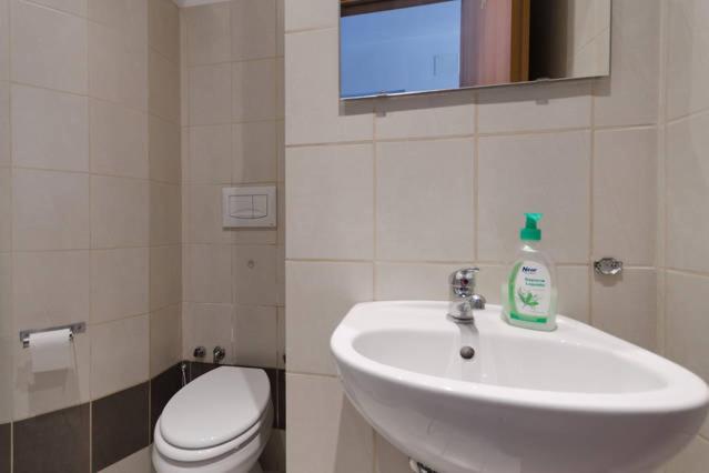 Image of Single Room with Shared Bathroom 4