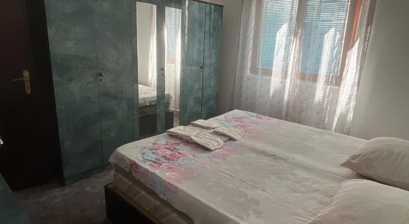 Image of Three-Bedroom Apartment 0