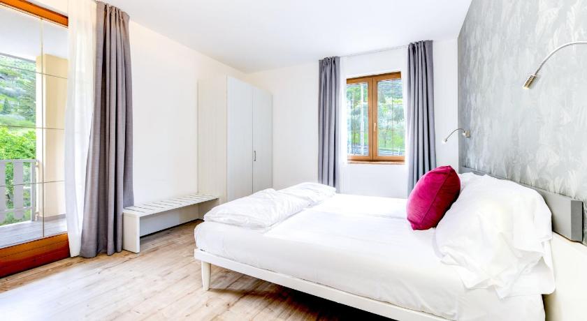 Image of Double or Twin Room with Mountain View 4