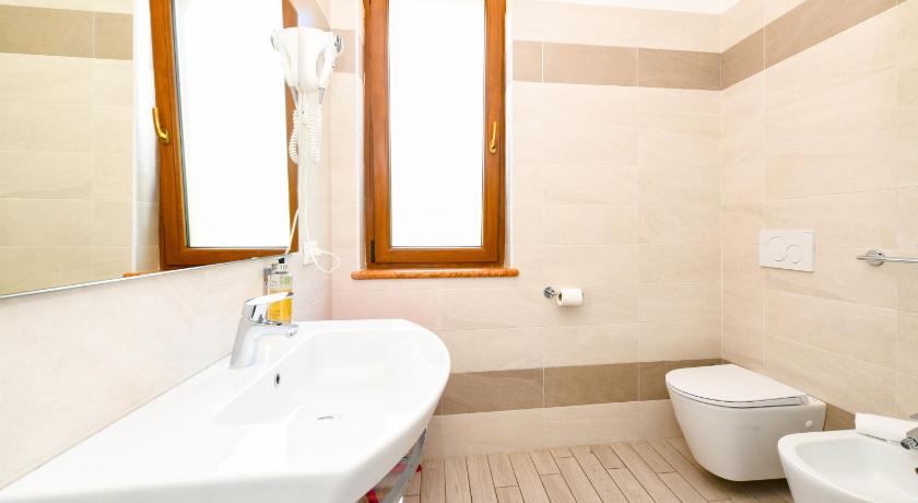 Image of Double or Twin Room with Mountain View 15