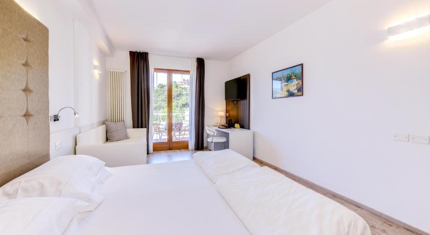 Image of Junior Suite with Terrace 4