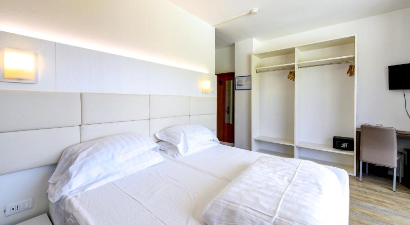 Image of Double or Twin Room with Mountain View 8