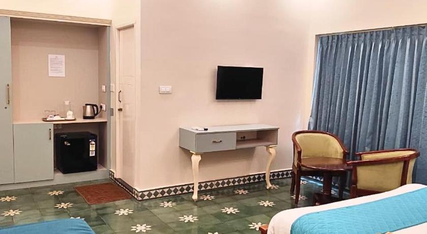 Suite with Garden View