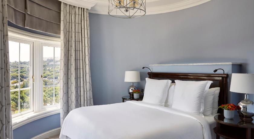 Зображення Panoramic View One Bedroom Suite king bed 10