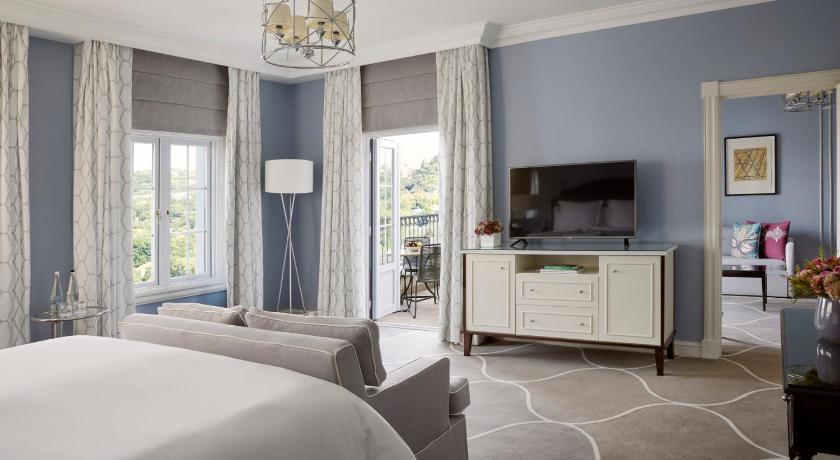 Зображення Panoramic View One Bedroom Suite king bed 5