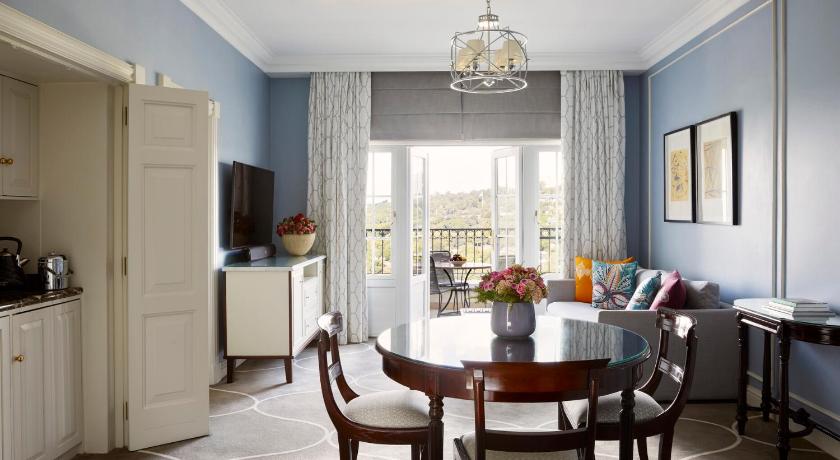Зображення Panoramic View One Bedroom Suite king bed 8
