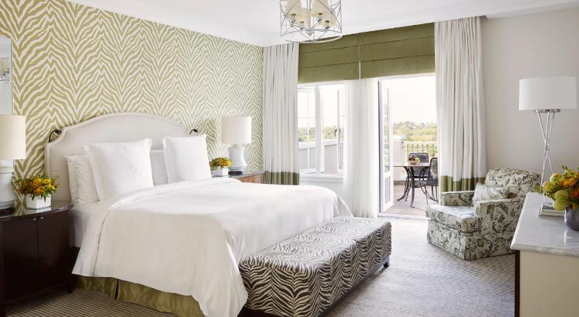 Зображення Panoramic View Deluxe Room king bed 0