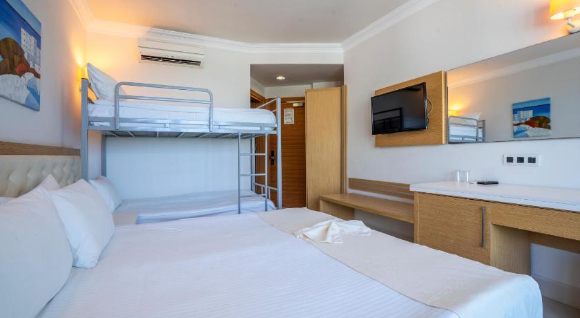 Image of Standard Family Room 5