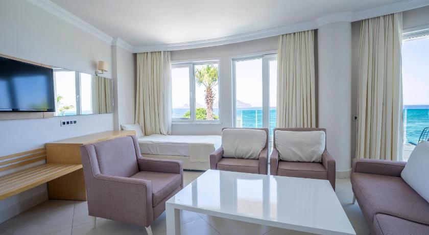Image of Suite with Sea View 12