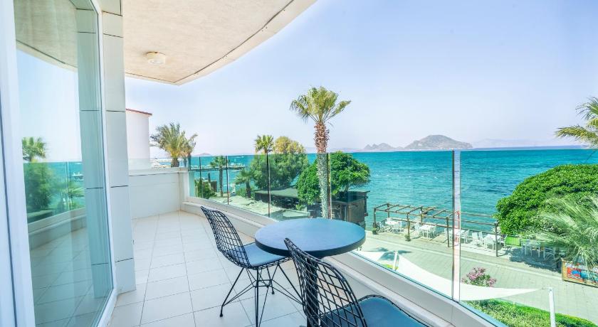 Image of Suite with Sea View 8