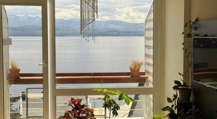 Image of Studio with Lake View 0