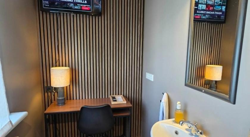 Image of Private Single Room with Shared Bathroom 6