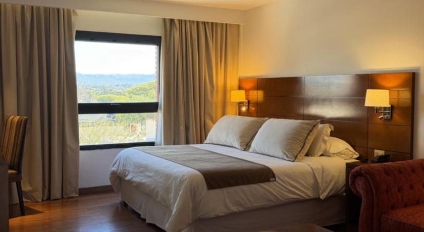 Image of Deluxe Suite 0