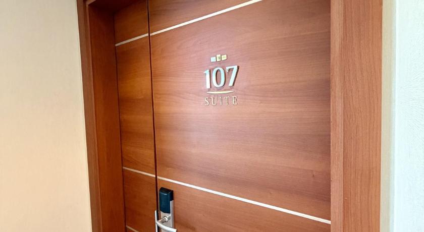 Image of Suite 8