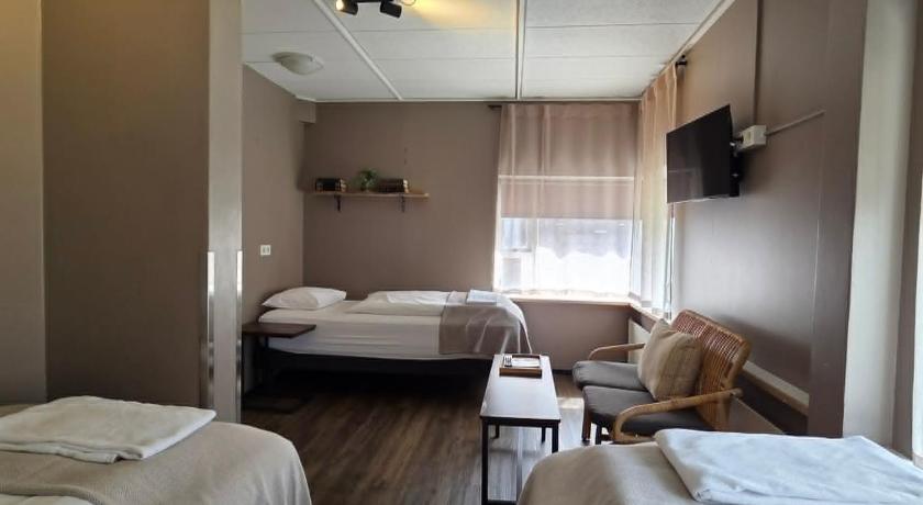 Image of Private Triple Room with Shared Bathroom 1