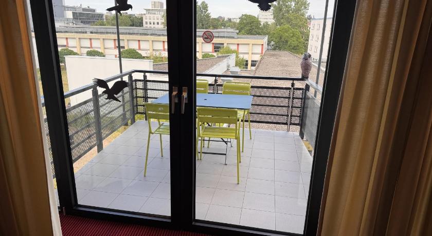 Image of Premium Suite with 1 double bed, 1 single bed a nd 1 sofa bed with a large terrace 1