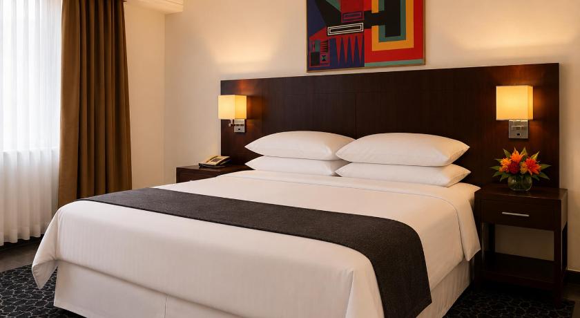 Imagen de Superior King Room (no view) 1