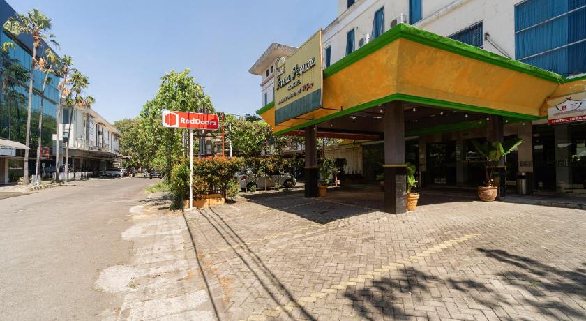 RedDoorz @ Hotel Istana Permata Ngagel Surabaya – Surabaja, IL