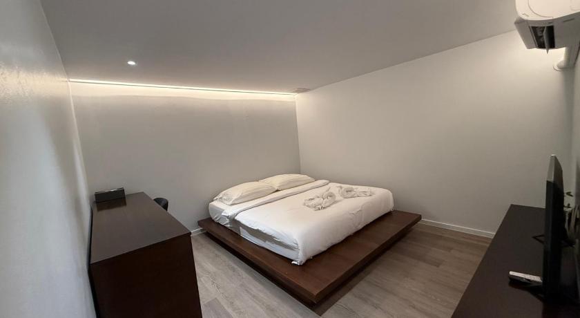 Image of Standard Double Room 6