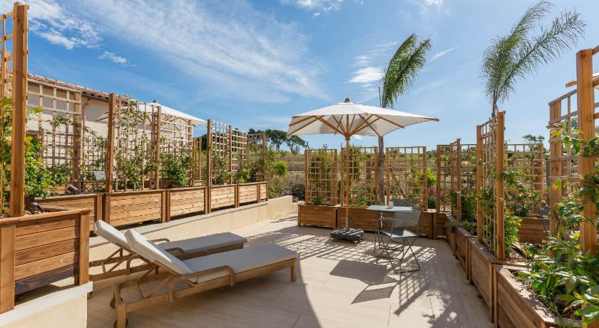 Image of Deluxe Terrace 9