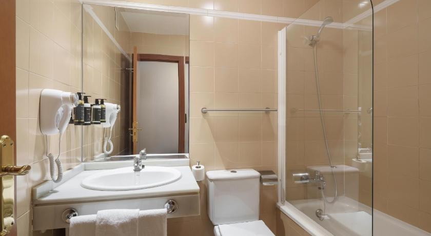 Image of Double Room with Extra Bed 2