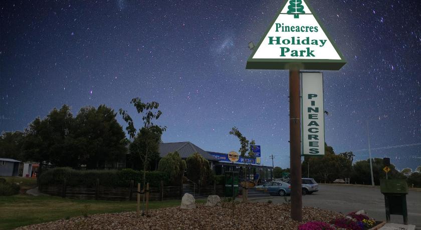 Pineacres Motel and Park — Hotel in Christchurch