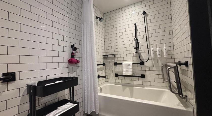 Image of 1 King Bed, Larger, Mobility Accessible with Bathtub 2