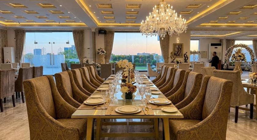Regency Suites - image 5