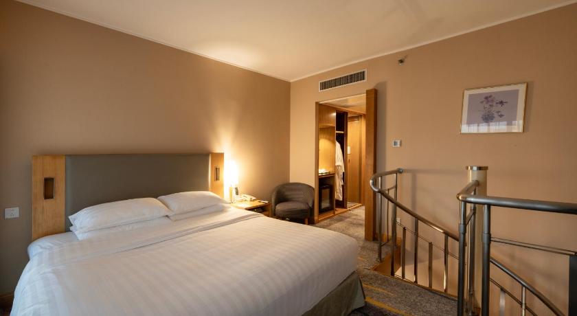 Image of Duplex Family Suite 7