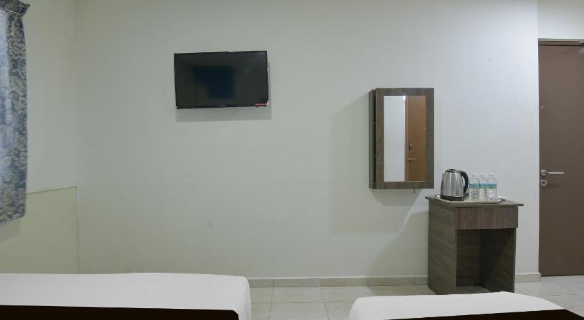 Image of Deluxe Triple 7