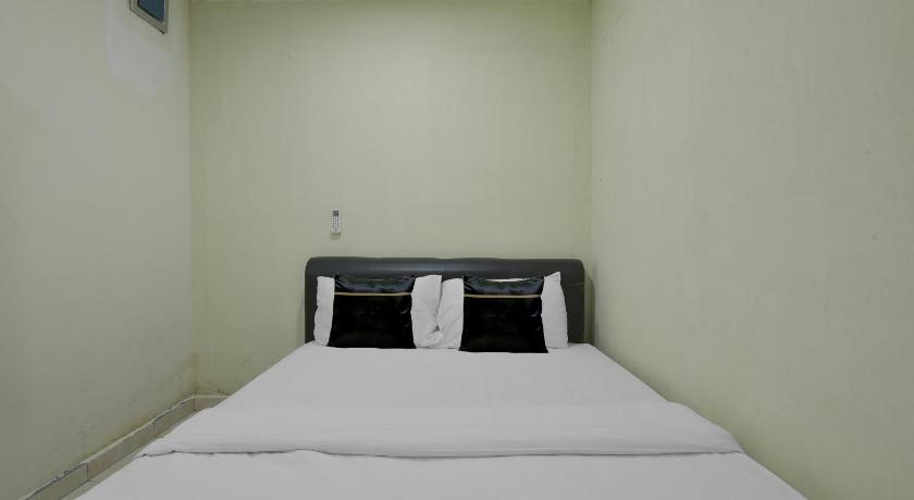 Image of Standard Queen 3