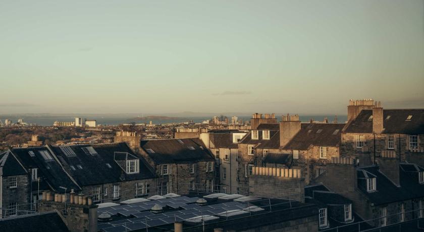 Image of Open Plan Suite Panoramic View 10