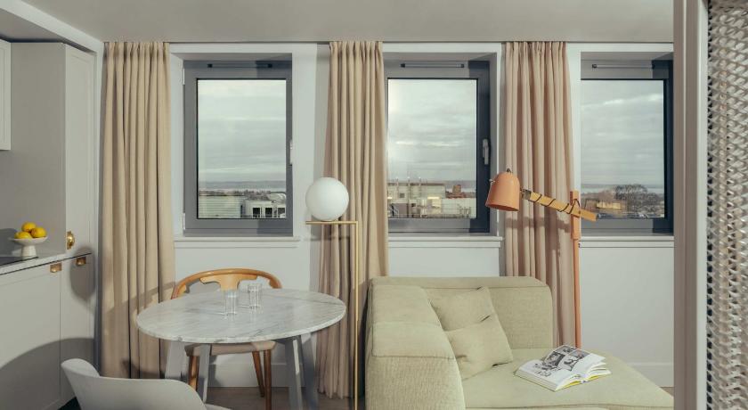 Image of Open Plan Suite Panoramic View 3