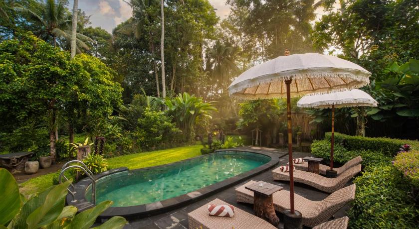 Tampilan Lunga Cafe & Villa