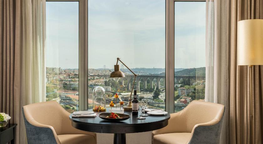 Image of Deluxe Double Room with Panoramic View 3