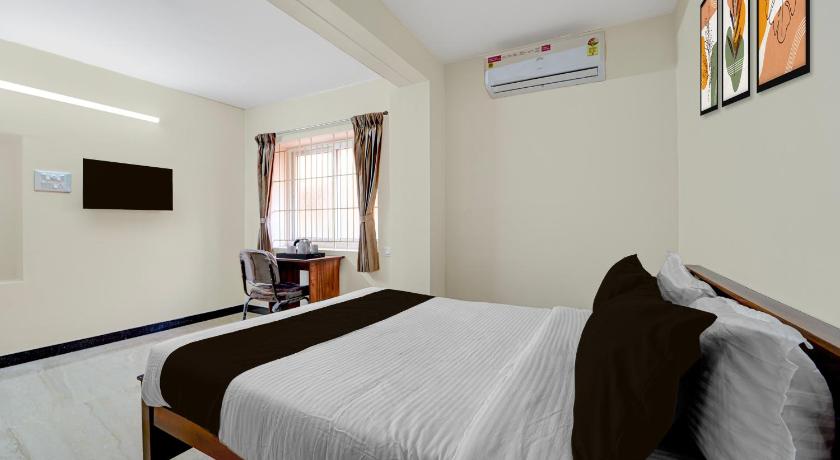 Super Townhouse Saibaba Colony Bus Terminal Formerly S M Residency - image 30