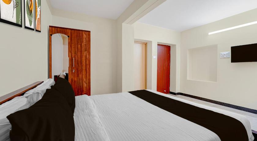 Super Townhouse Saibaba Colony Bus Terminal Formerly S M Residency - image 35
