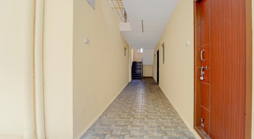 Super Townhouse Saibaba Colony Bus Terminal Formerly S M Residency - image 7